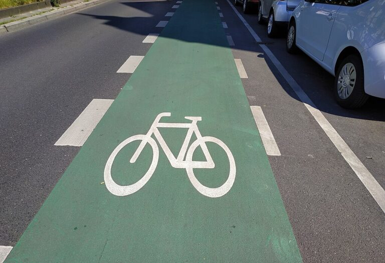 Grüne drohen mit Klage gegen Radwegstopp